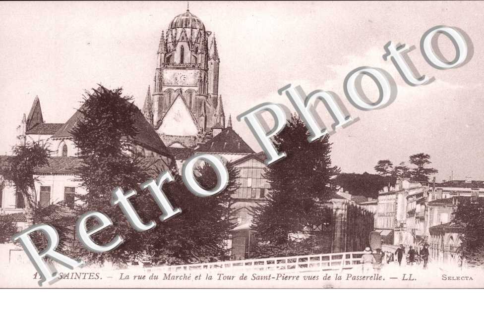 rue du marche et Tour de Saint Pierre