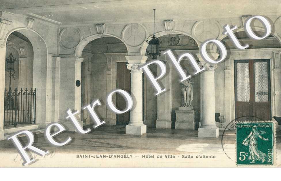 Hotel de Ville, Salle d'Attente