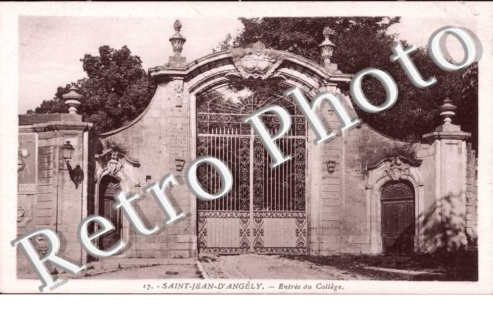 Entree du College