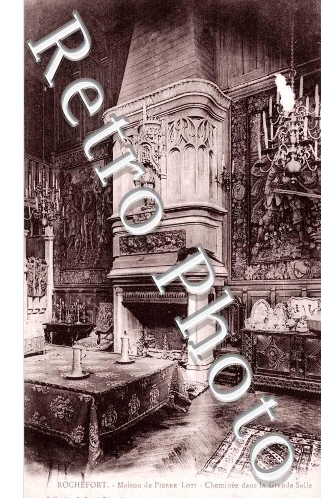 Maison de Pierre Loti - cheminee dans la grande salle