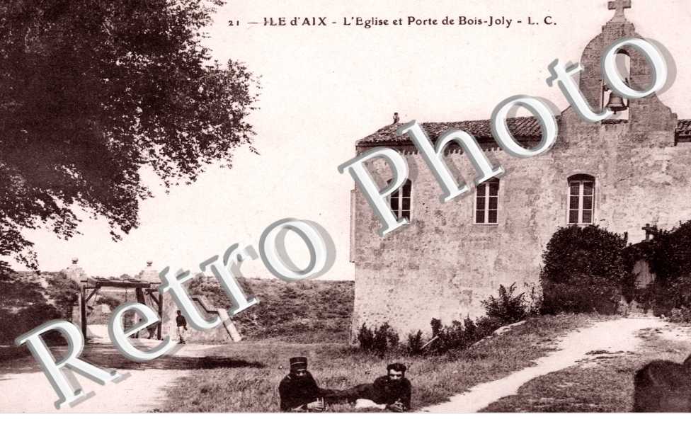 L'eglise et la porte de Bois-Joly