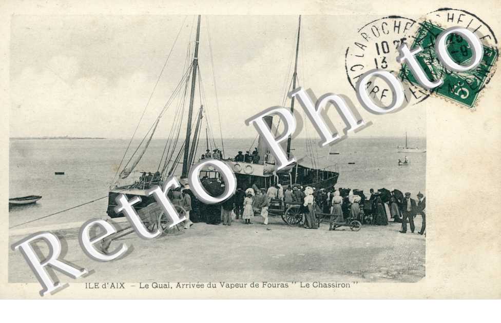 Le quai - arrivée du vapeur de Fouras "Le Chassiron"