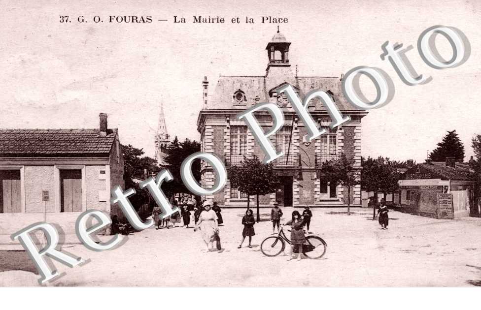 La Mairie et la Place