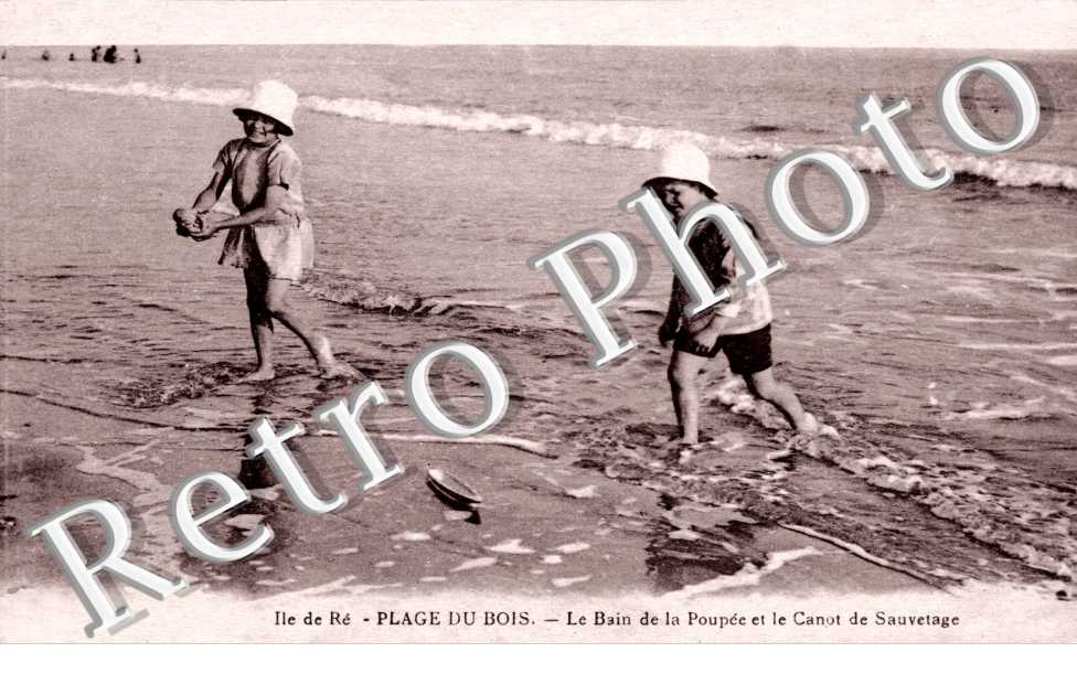 le bain de la poupee et le canot de sauvetage