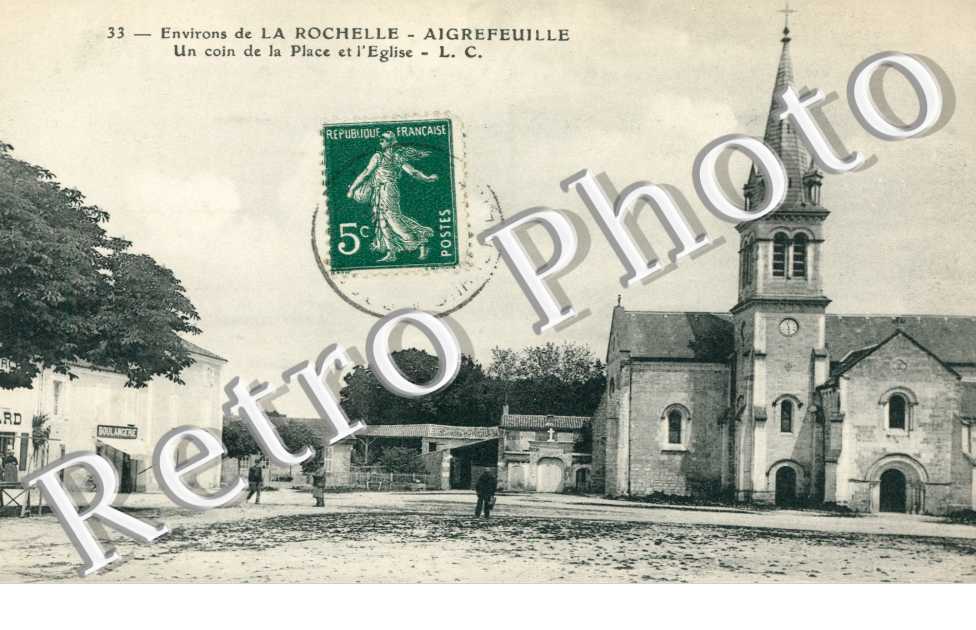 Un Coin de la Plage et l'Eglise