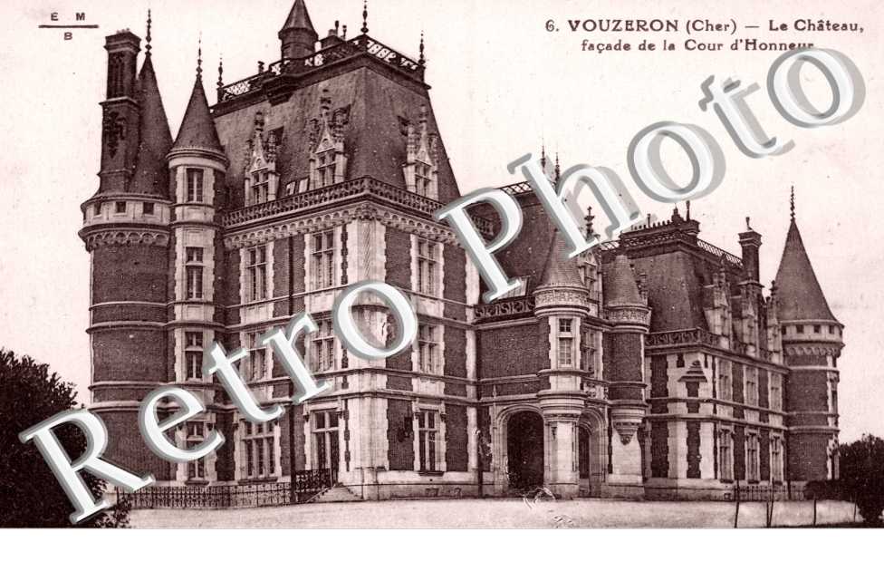 Le Chateau - Façade et Cour d'Honneur