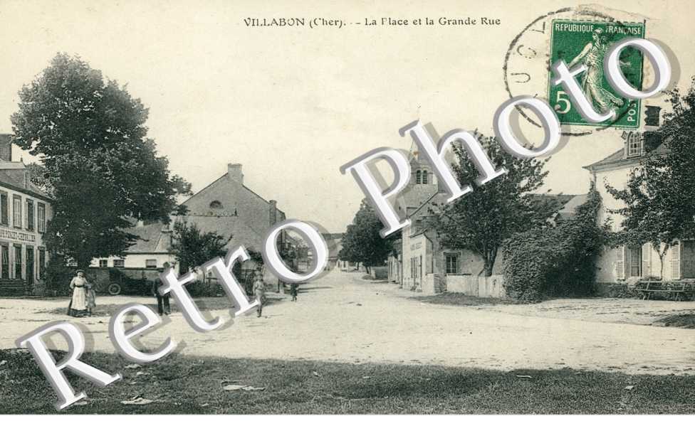 La place et la grande rue