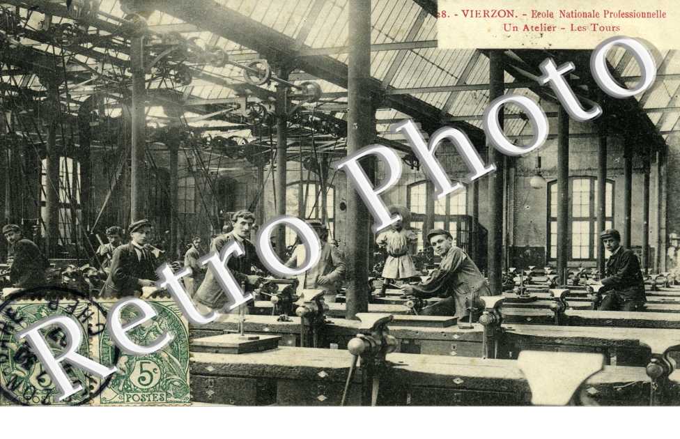 Ecole Nationale Professionnelle - un atelier - les tours