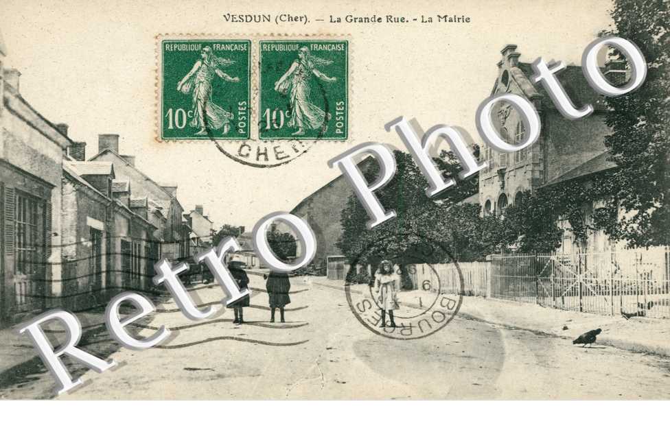 La Grande Rue, la Mairie