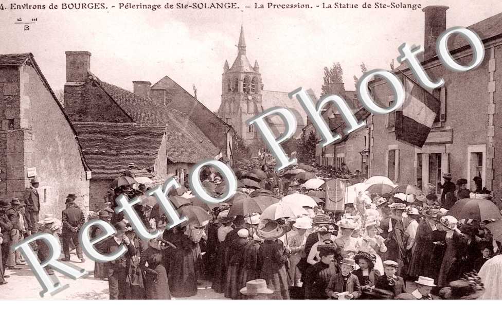 Le Pelerinage, la Procession de Communiantes et Bergeres