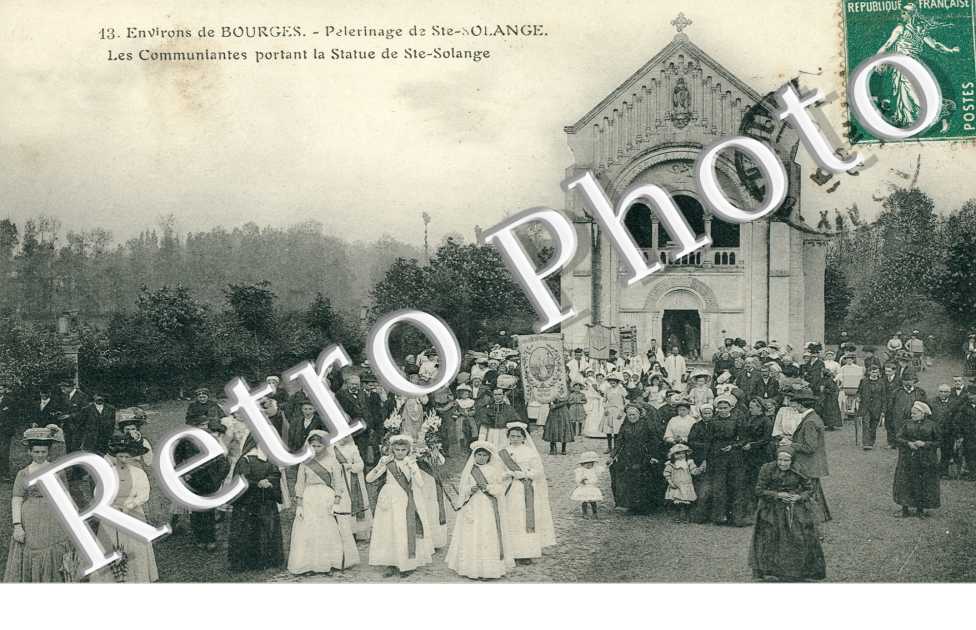 Le Pelerinage, la Procession de Communiantes et Bergeres