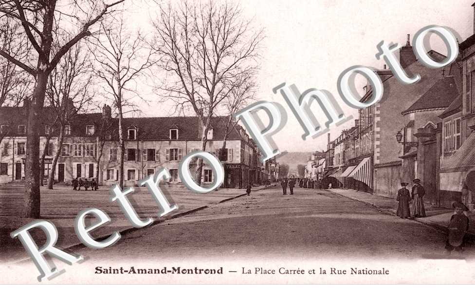 la Place Carree et la Rue Nationale