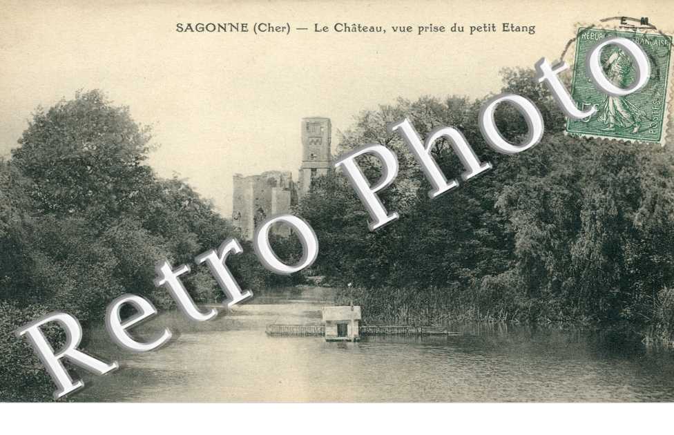 Le Chateau vue prise du Petit Etang
