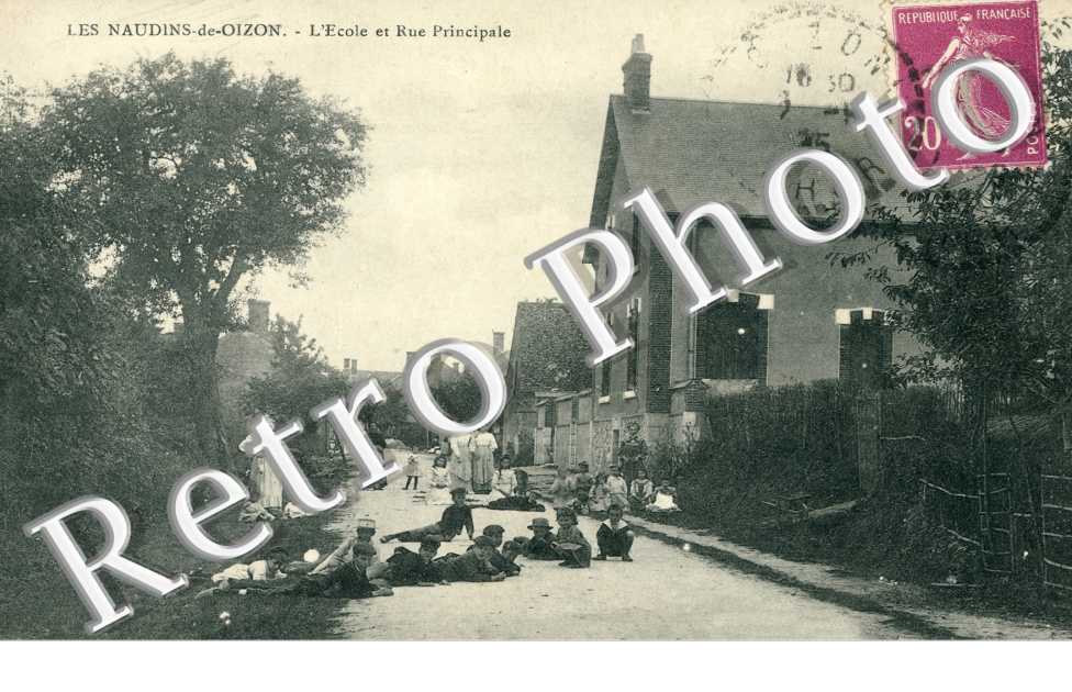 Les Naudins de Oizon, Ecole et Rue Principale