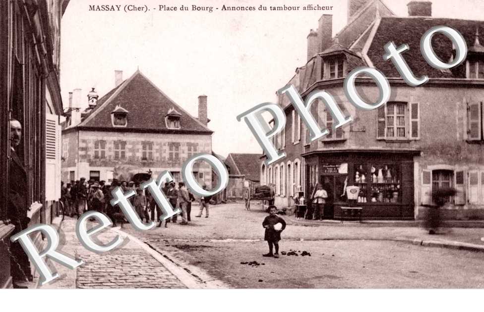 Place du Bourg, Annonces du tambour afficheur