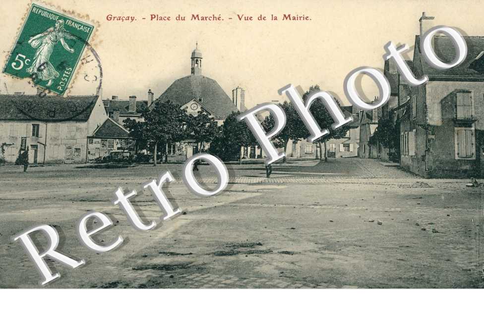 Place du Marche et la Mairie