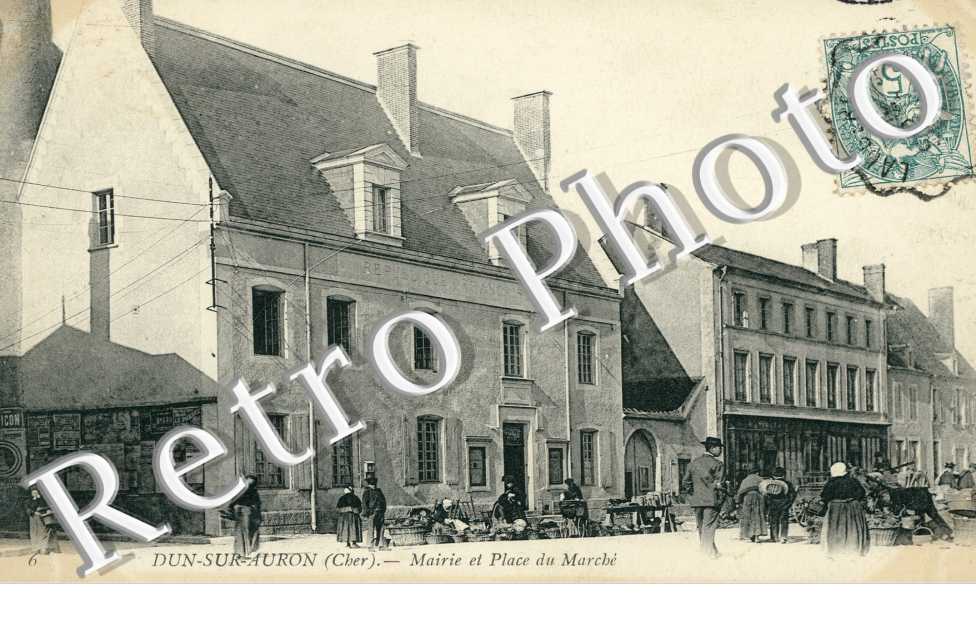 Mairie et Place du Marche