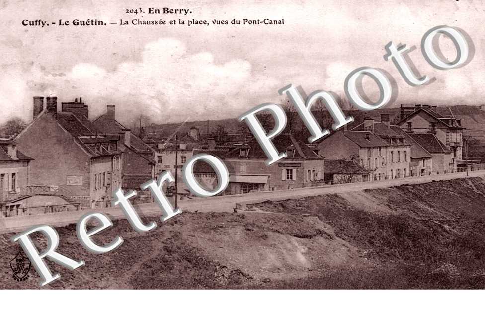 le Guetin, la chaussee et la place vues du pont-canal