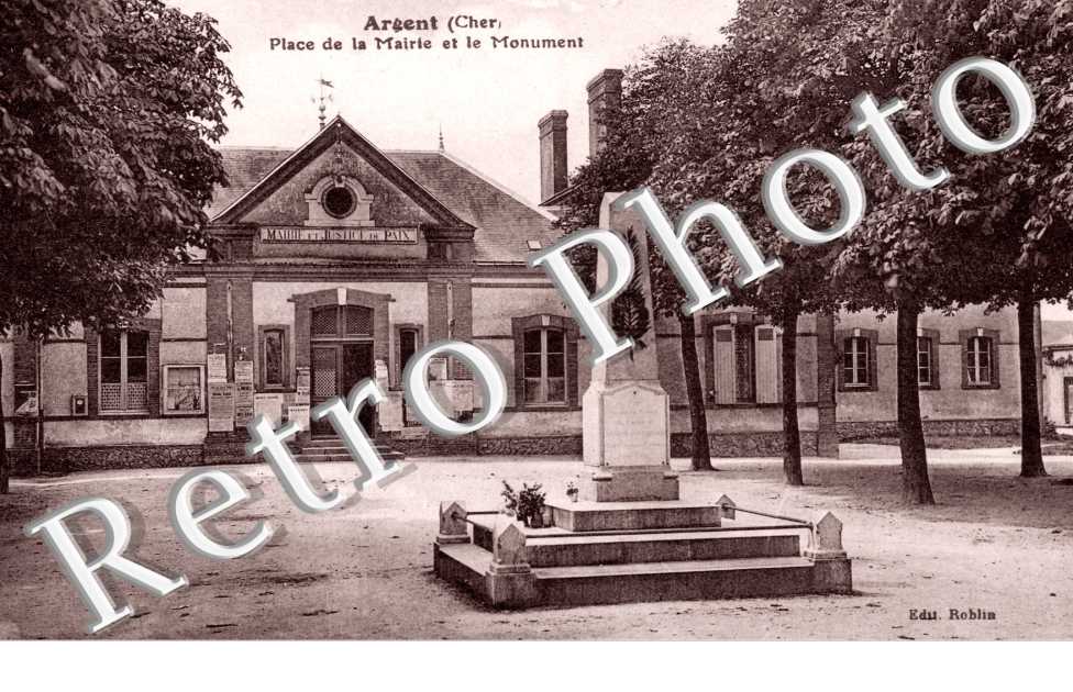 Place de la Mairie et le Monument