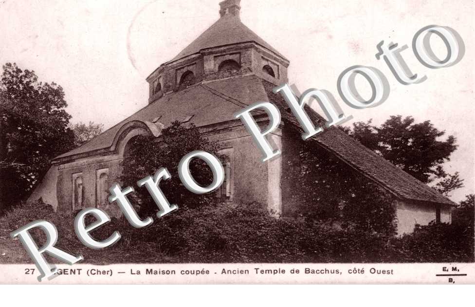 la Maison coupee Ancien temple de Bacchus