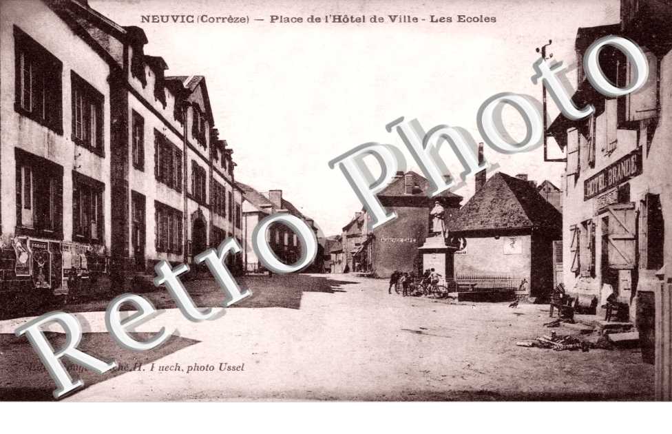 Place de l'Hotel de Ville et Ecole
