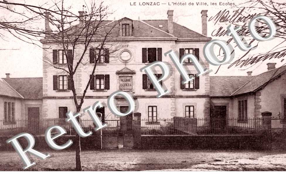 Hotel de Ville et les Ecoles