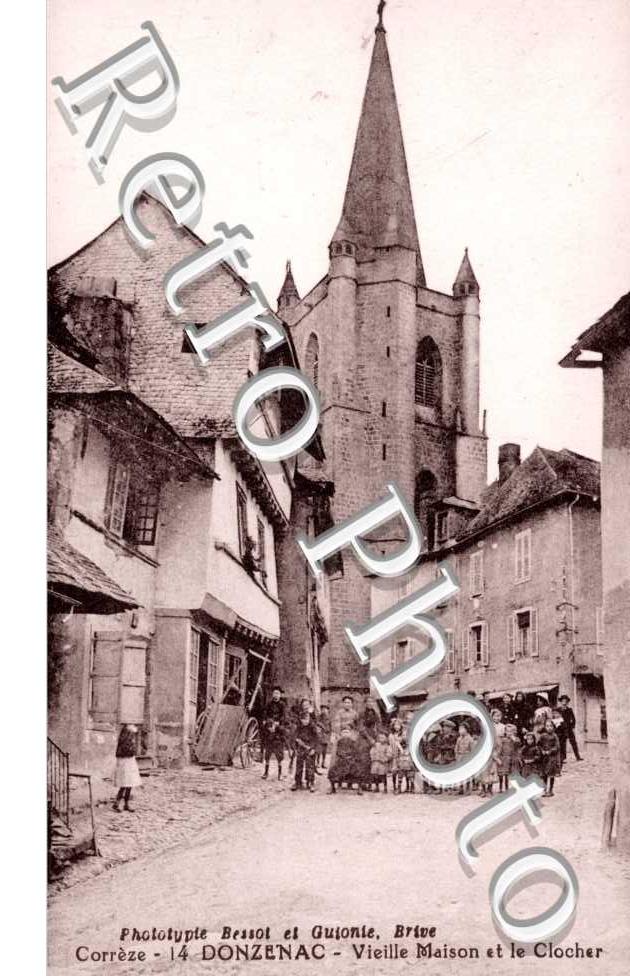 vieille maison et le clocher