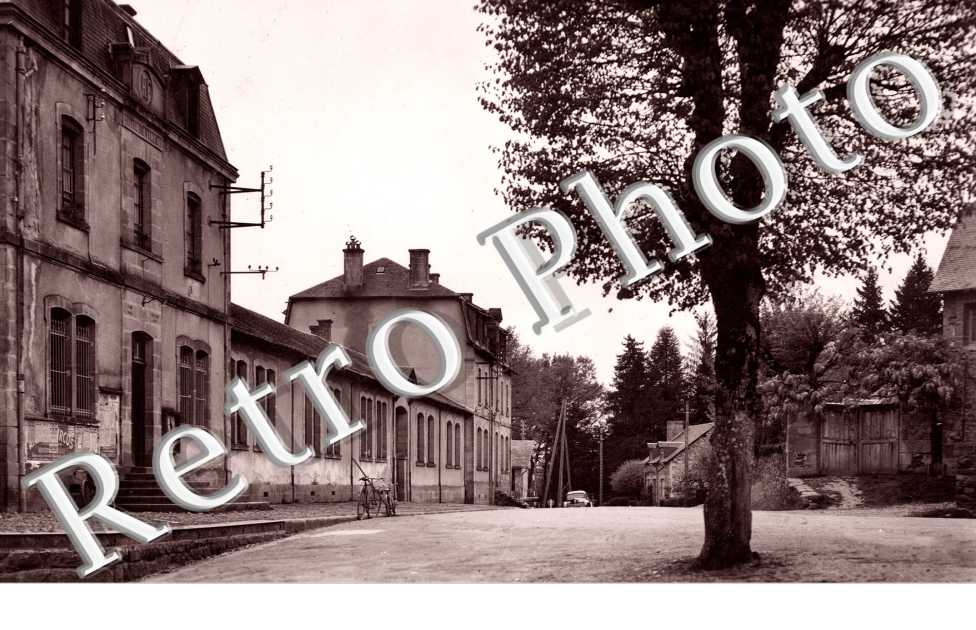 Les Ecoles et la Mairie