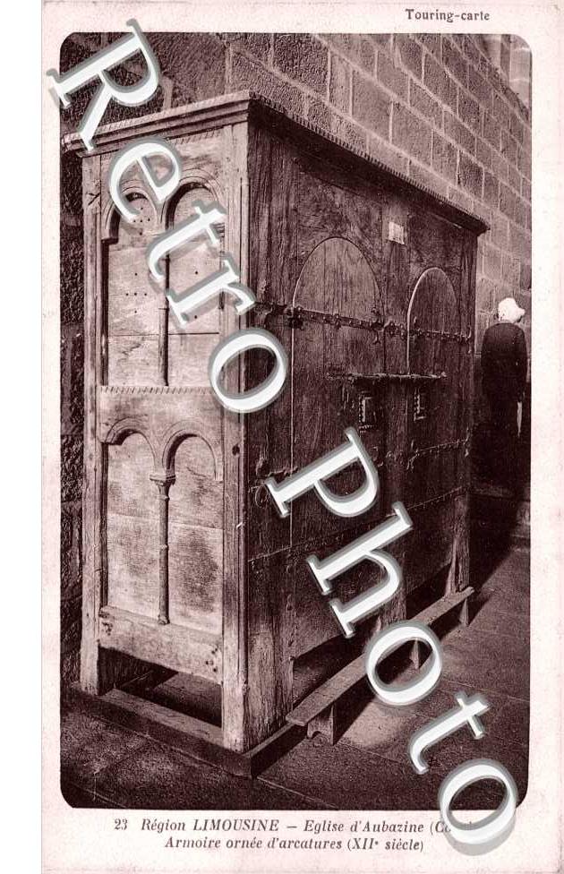 Eglise - Armoire ornee d'Arcatures