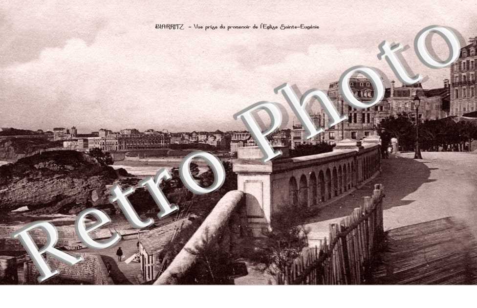 Vue Prise du promenoir de l'Eglise sainte Eugenie