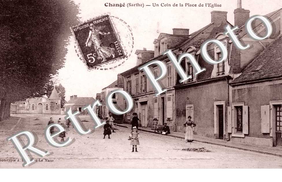 Un coin de la place de l'eglise
