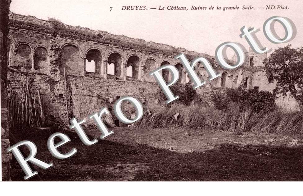 le chateau, ruines de la grande salle