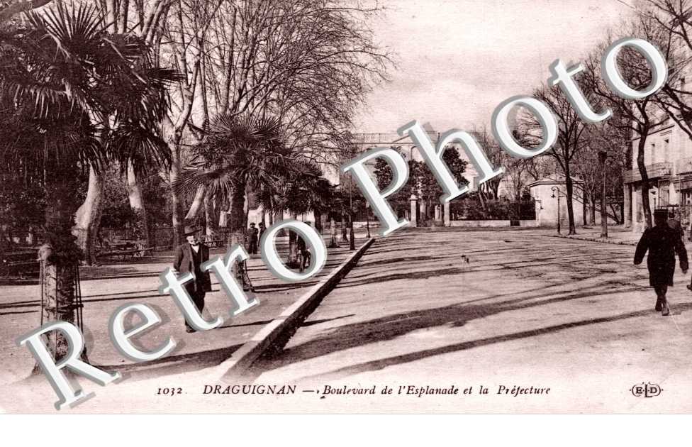 Boulevard de l'Esplanade et la prefecture