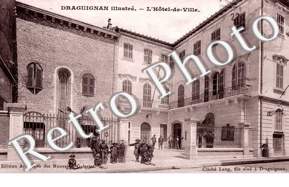 L'Hotel de Ville