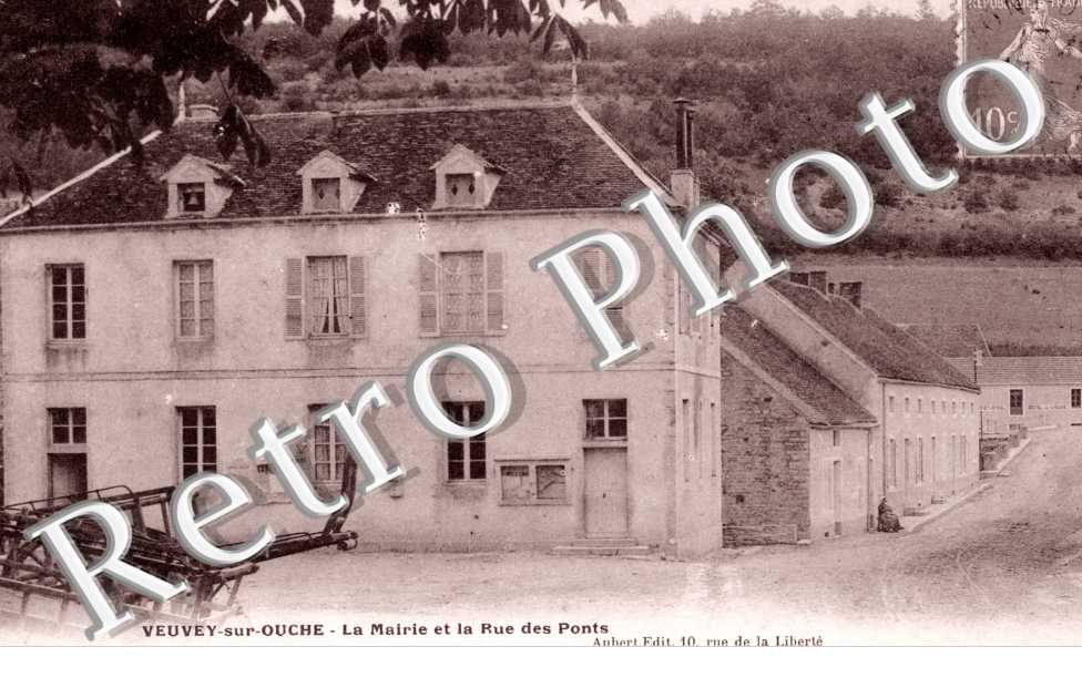 Mairie et Rue des Ponts