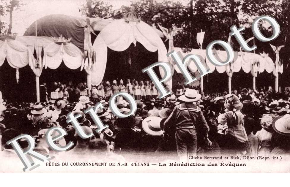 Procession du Pelerinage de Notre Dame d'Etang, Benediction des Eveques