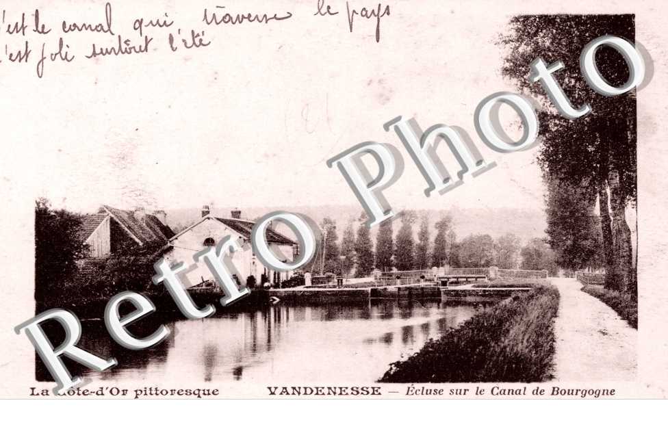 Ecluse sur le Canal de Bourgogne
