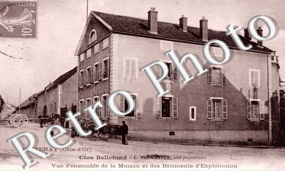 vue d'ensemble de la maison et des batiments d'exploitation