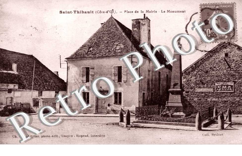 Place de la mairie - le monument