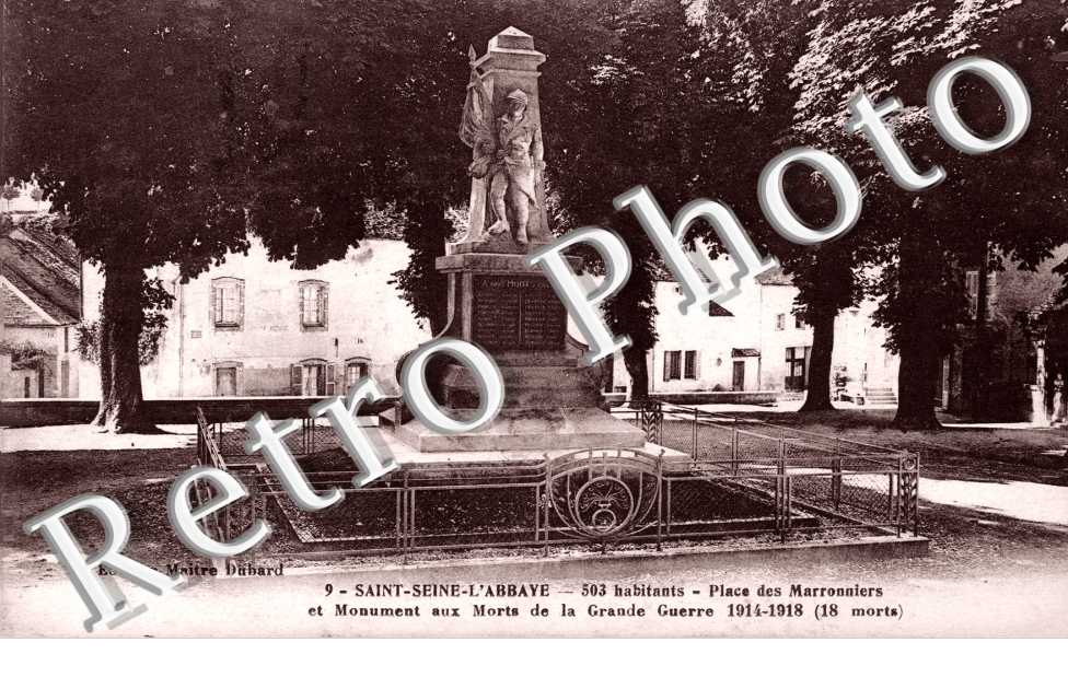 Place des Maronniers  et monument aux morts