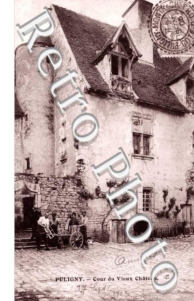 cour du vieux chateau