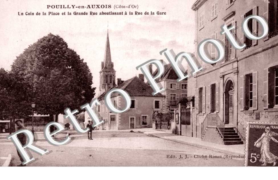 un coin de la place et la grande rue aboutissant a la rue de la gare