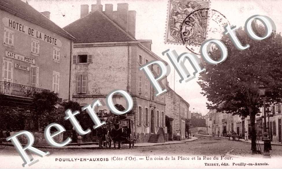 un coin de la place et la rue du four