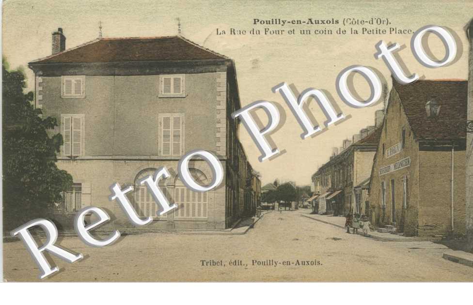 la rue du four et un coin de la petite place