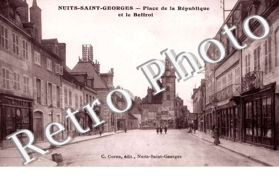 Place de la Republique et le Beffroi