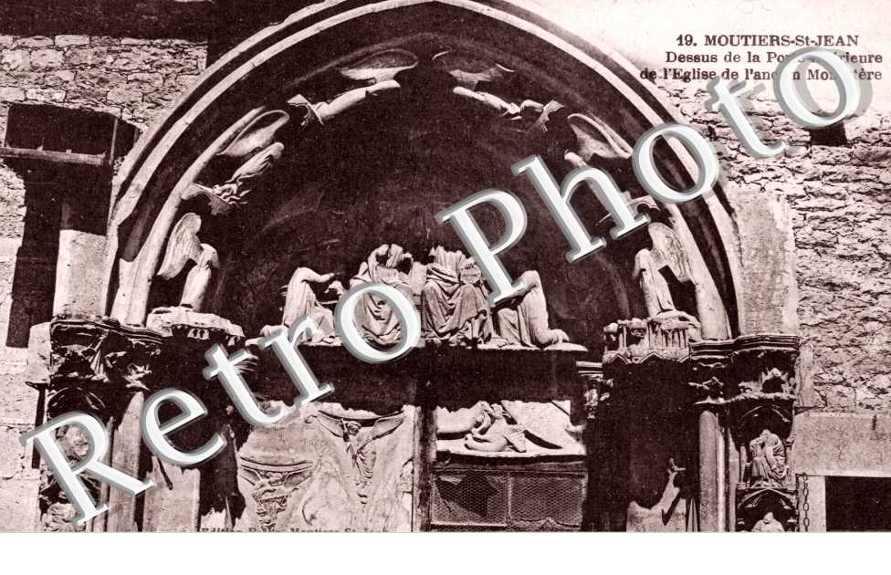 dessus de la porte interieure de l'eglise de l'ancien monastere