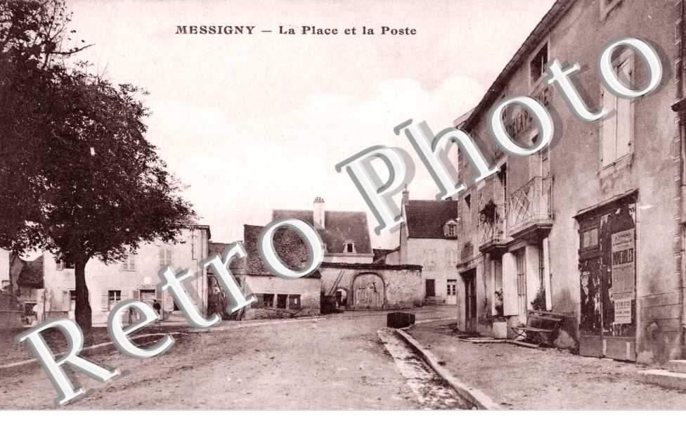 la place et la poste