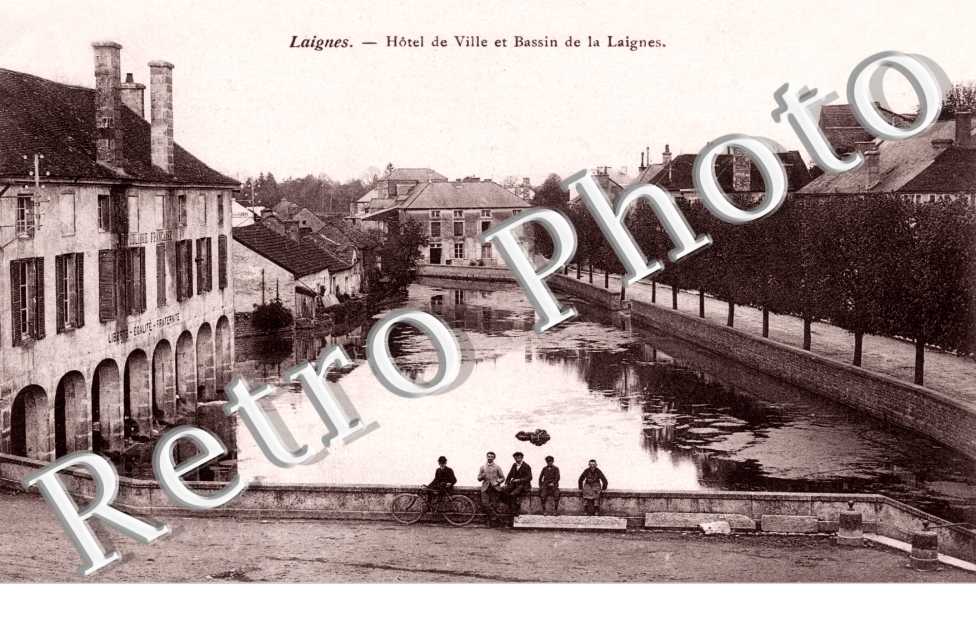 Hotel de ville et bassin de la Laignes
