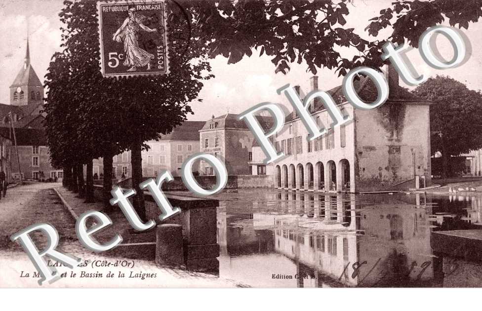 La Mairie et Bassin de la Laignes