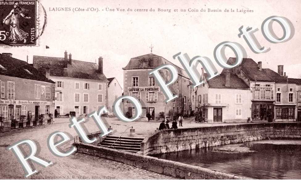 Une Vue du centre du Bourg et un Coin du Bassin de la Laignes